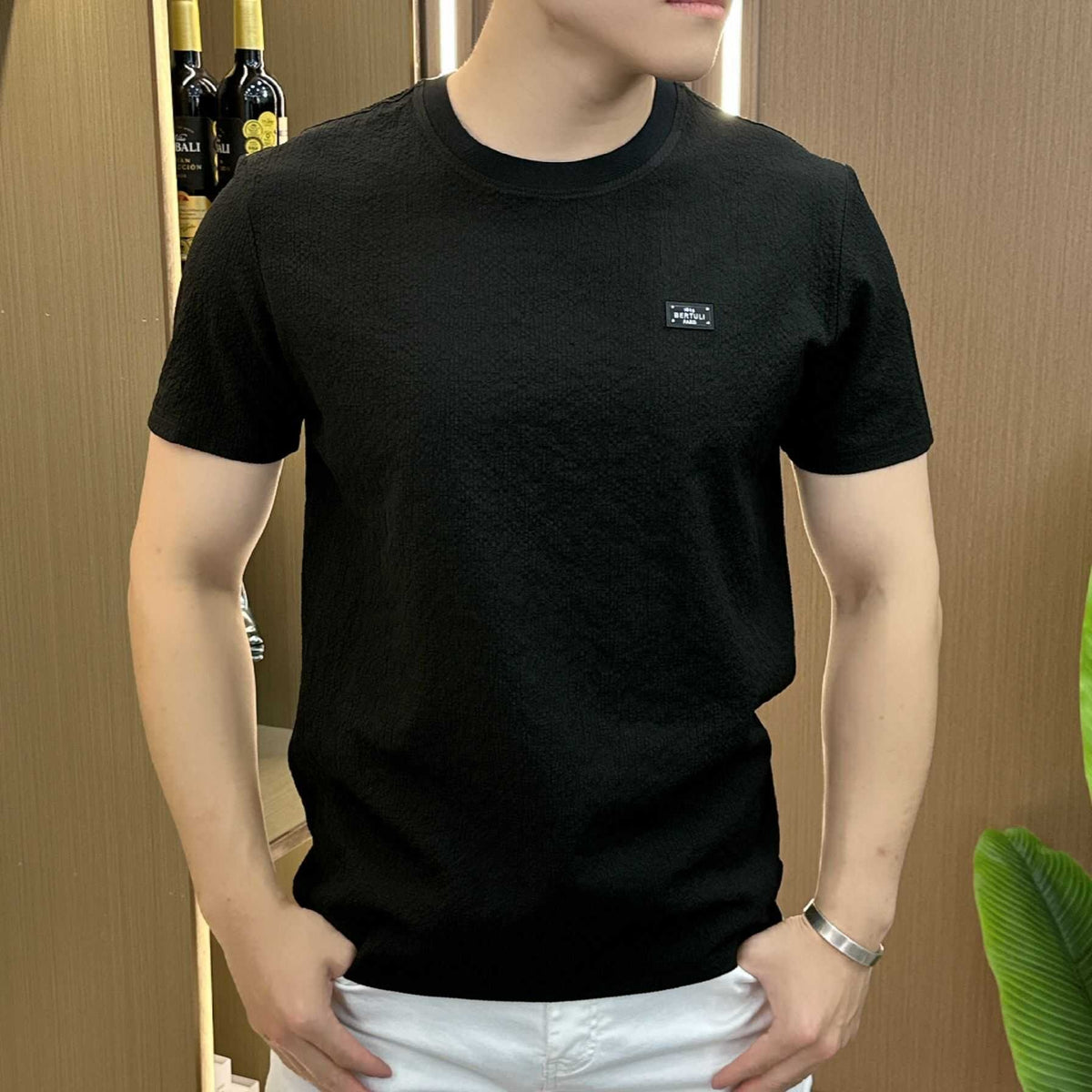 Quick drying short sleeved half sleeved versatile light luxury T-shirt for men