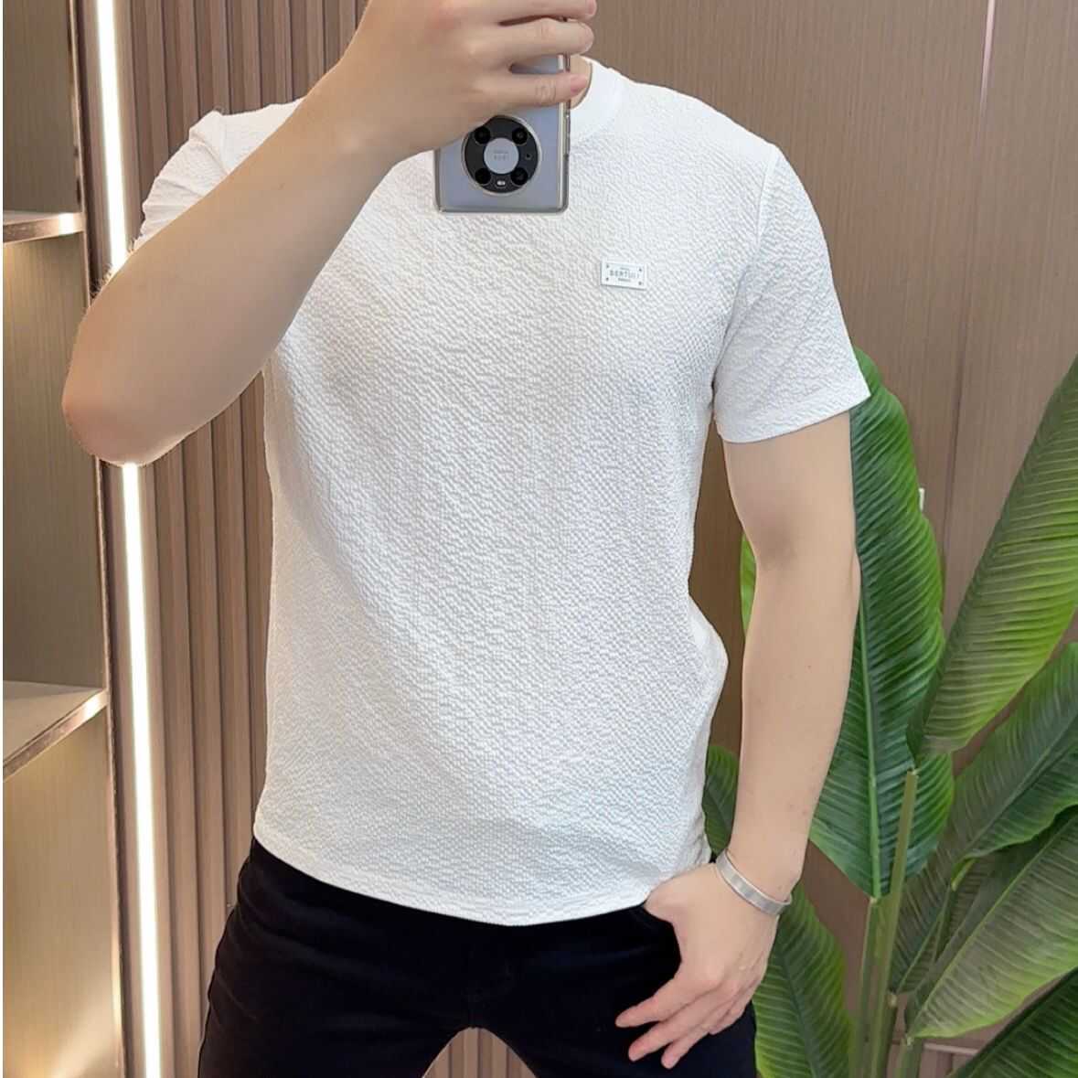 Quick drying short sleeved half sleeved versatile light luxury T-shirt for men